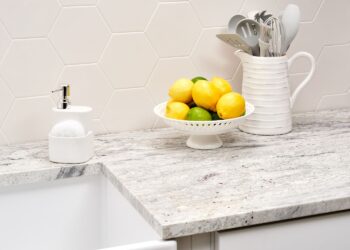 6 وسیله‌ای که هرگز نباید با شیشه پاک‌کن تمیز کنید.