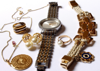 چگونه جواهرات خود را برق بیاندازیم؟