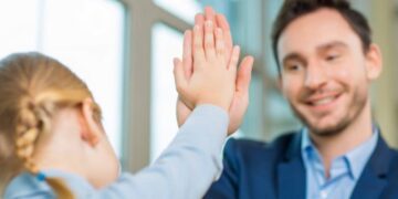 8 گام ساده برای تبدیل شدن به بهترین دوست فرزندتان