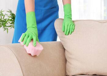 پاک کردن لکه‌ی ماژیک یا جوهر از روی کاناپه، دیوار یا فرش