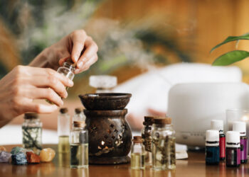 ماساژ آروماتراپی چیست؟