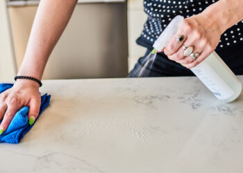 چگونه میزهای آشپزخانه خود را تمیز کنیم