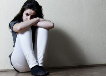 افسردگی چیست؟و چه‌کاری برای درمان آن می‌توانیم انجام دهیم؟